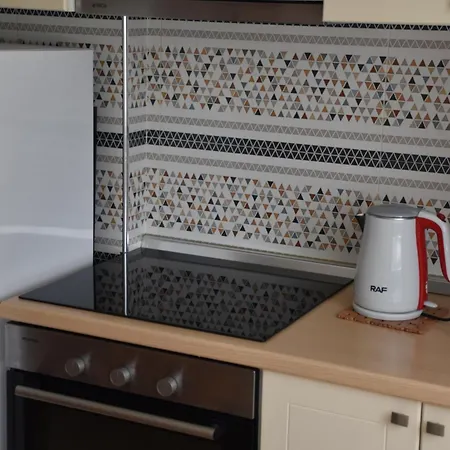 Gjiri I Lalzit - Leta's - Three Bedroom Lägenhet