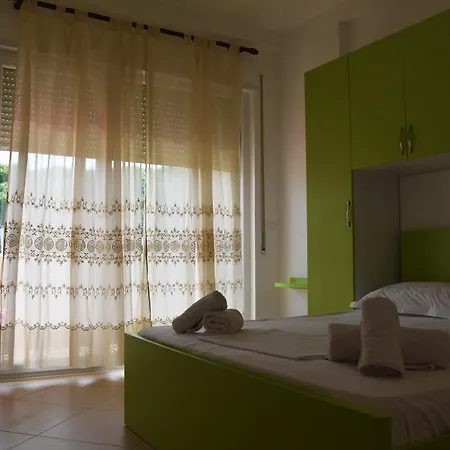 Gjiri I Lalzit - Leta's - Three Bedroom Lägenhet Durrës