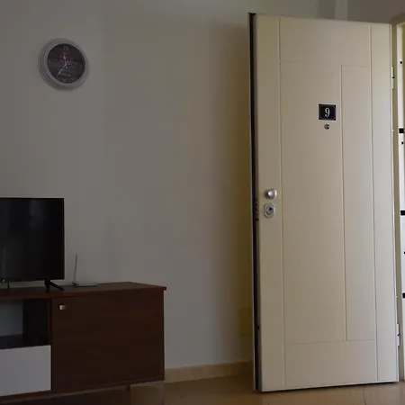 Leta's Apartments, Vacation *