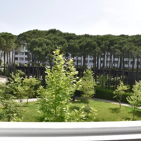 Leta's Apartments, Vacation * Dıraç