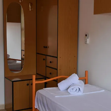 Leta's Apartments, Vacation Daire Dıraç