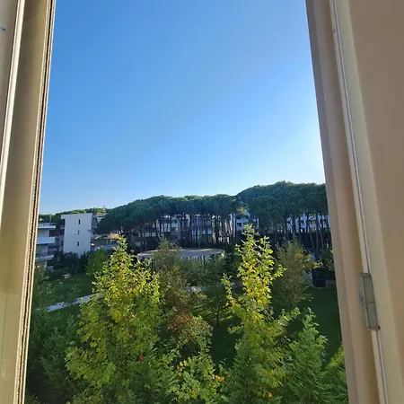 Daire Leta's Apartments, Vacation